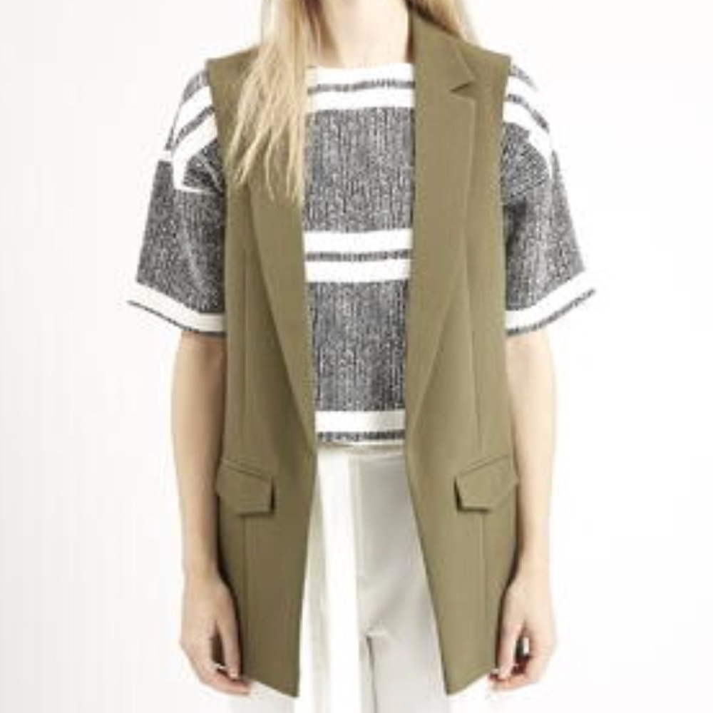Sleeveless tailored jacket